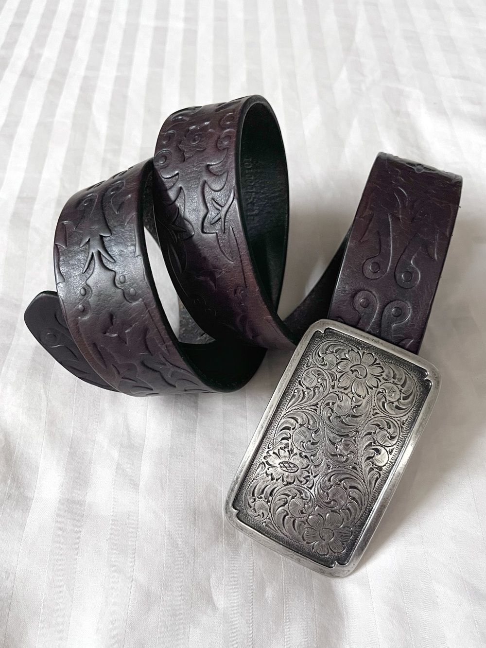 Vintage Fossil Brown Leather Belt | Engraved Floral Buckle | Women’s Small - Picture 1 of 13